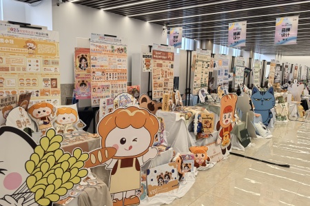 保定理工學(xué)院藝術(shù)學(xué)院2025屆畢業(yè)設(shè)計作品展盛大開幕，校企共賞藝術(shù)盛宴