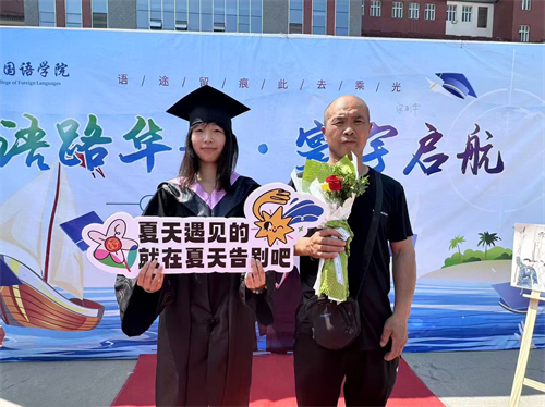 校園尋跡承師韻，家校同銘畢業(yè)情