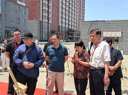 校園尋跡承師韻，家校同銘畢業(yè)情