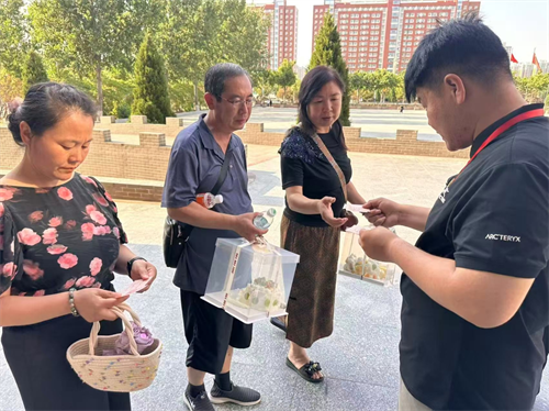 校園尋跡承師韻，家校同銘畢業(yè)情