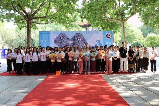 逐夢青春 遠行思恩 ：會計學(xué)院2025屆畢業(yè)典禮暨學(xué)位授予儀式