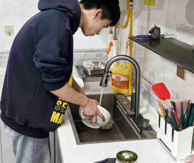 孝老愛親傳佳話，弘揚美德樹新風——感恩教育