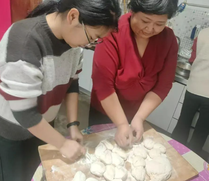孝老愛親傳佳話，弘揚美德樹新風——感恩教育