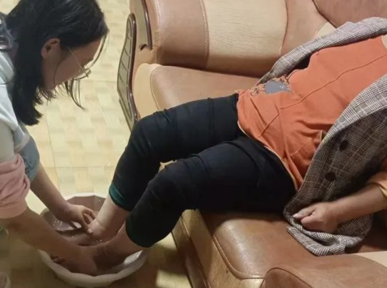 孝老愛親傳佳話，弘揚美德樹新風——感恩教育