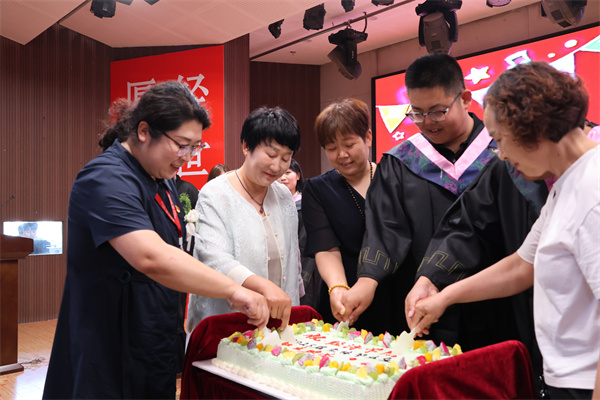 【畢業(yè)序章，新程啟航】保定理工學(xué)院經(jīng)濟(jì)學(xué)院2025屆畢業(yè)典禮暨學(xué)位授予儀式圓滿落幕