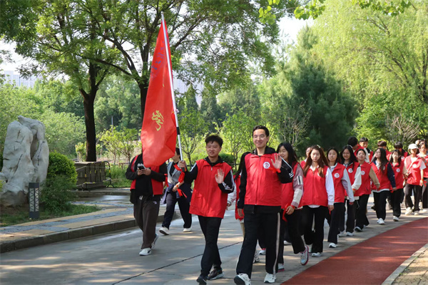 【公益同行，青春奮進(jìn)】經(jīng)濟(jì)學(xué)院學(xué)生積極參與保定市紅十字會(huì)2025第七屆公益徒步行