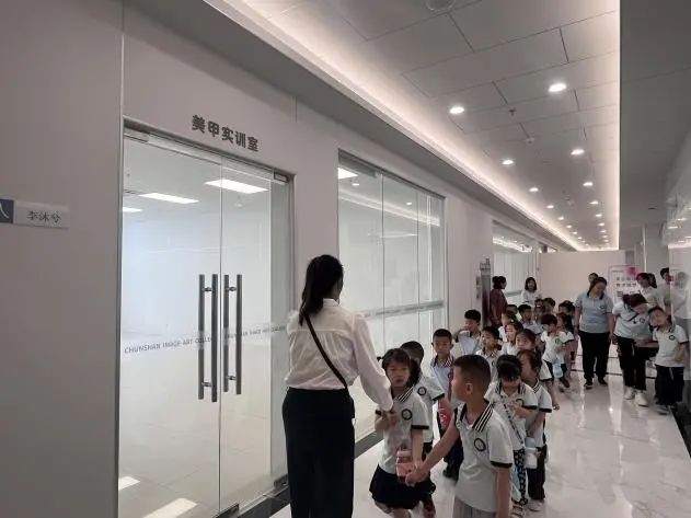 保定理工學(xué)院||教育學(xué)院||童心探學(xué)府，萌趣啟新程——史莊實(shí)驗(yàn)幼兒園走進(jìn)保定理工學(xué)院參觀研學(xué)