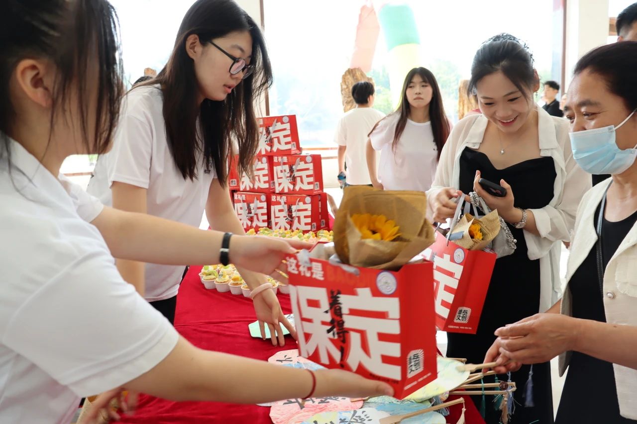 保定理工學(xué)院‖教育學(xué)院‖遇見未來，共育花開—2025屆教育學(xué)院家長(zhǎng)接待日?qǐng)A滿完成