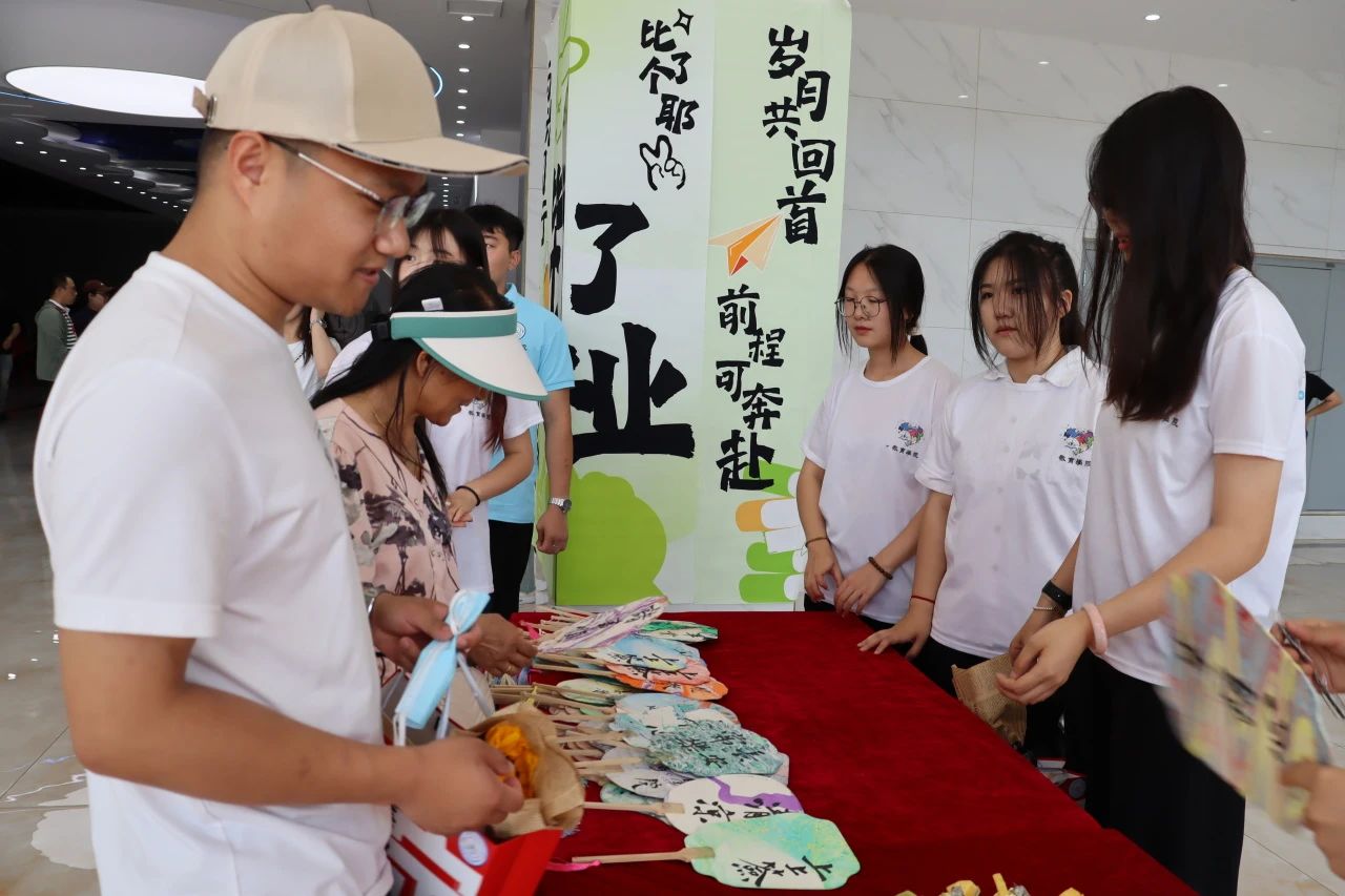 保定理工學(xué)院‖教育學(xué)院‖遇見未來，共育花開—2025屆教育學(xué)院家長(zhǎng)接待日?qǐng)A滿完成