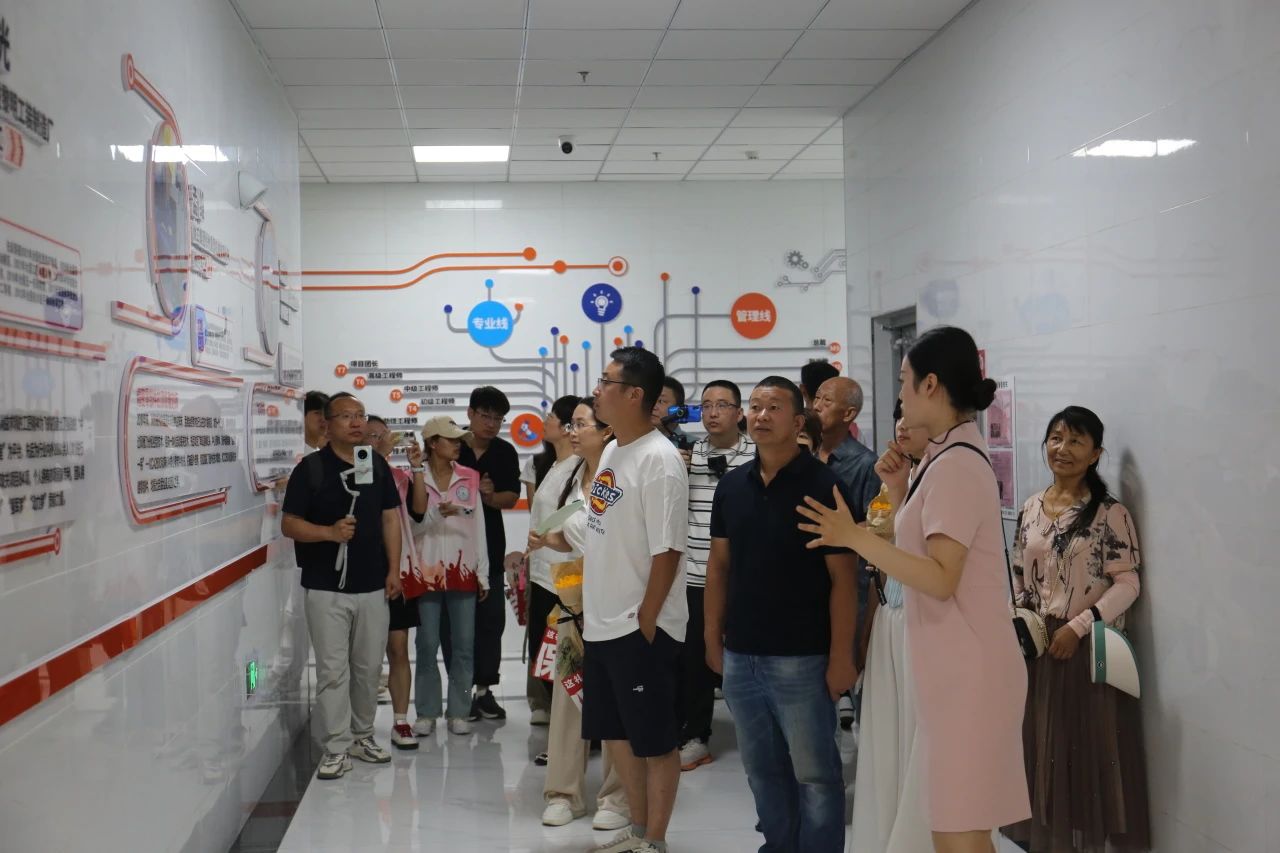保定理工學(xué)院‖教育學(xué)院‖遇見未來，共育花開—2025屆教育學(xué)院家長(zhǎng)接待日?qǐng)A滿完成