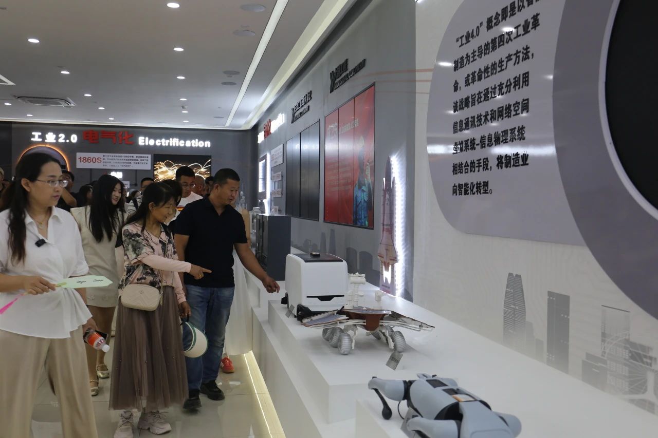 保定理工學(xué)院‖教育學(xué)院‖遇見未來，共育花開—2025屆教育學(xué)院家長(zhǎng)接待日?qǐng)A滿完成