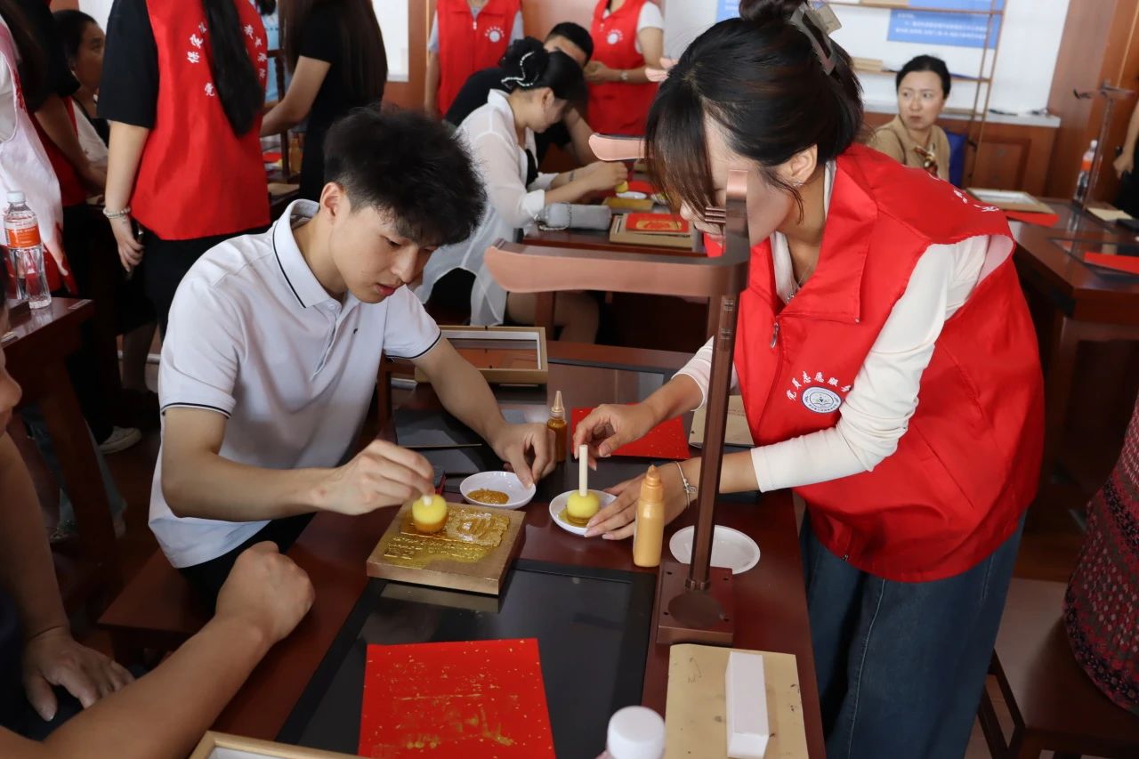 保定理工學(xué)院‖教育學(xué)院‖遇見未來，共育花開—2025屆教育學(xué)院家長(zhǎng)接待日?qǐng)A滿完成