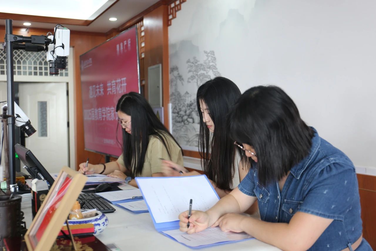 保定理工學(xué)院‖教育學(xué)院‖遇見未來，共育花開—2025屆教育學(xué)院家長(zhǎng)接待日?qǐng)A滿完成
