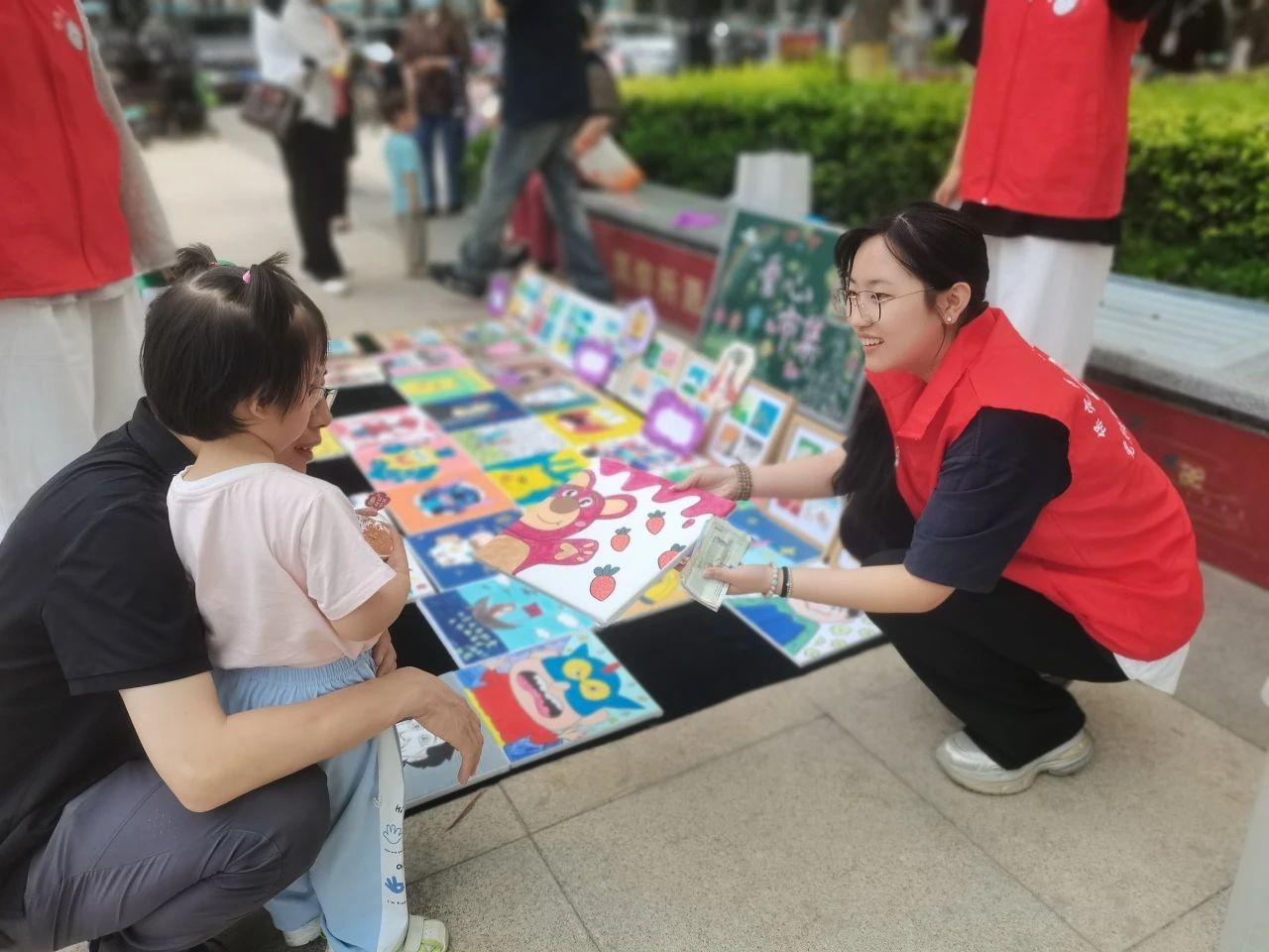 保定理工學院‖教育學院‖“六一“益”起來，義賣暖童心”——保定理工學院教育學院黨員志愿服務隊走進愛和城幼兒園開展六一愛心市集活動保定理工學院‖教育學院‖“六一“益”起來，義賣暖童心”——保定理工學院教育學院黨員志愿服務隊走進愛和城幼兒園開展六一愛心市集活動