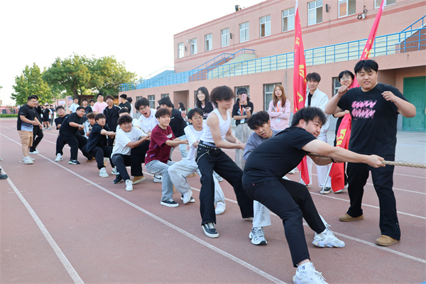 【競逐風(fēng)采，賽場爭先】拔河賽場展風(fēng)采，團結(jié)拼搏鑄佳績