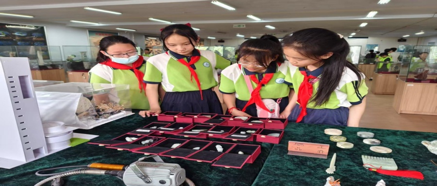 保定市蓮池區(qū)西馬池小學(xué)200名學(xué)生走進(jìn)我校地質(zhì)館開展新時(shí)代文明實(shí)踐活動