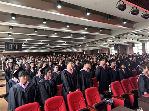 外國語學(xué)院隆重舉行2025屆畢業(yè)典禮暨學(xué)位授予儀式