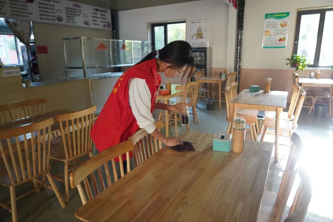 服務(wù)進(jìn)社區(qū) 熱情暖人心——南大園社區(qū)社會(huì)實(shí)踐